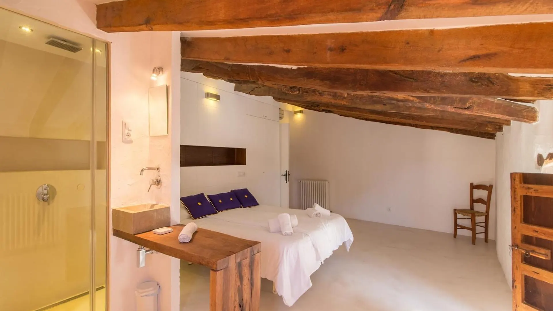 בוחר Charming Country House For 8 Adults