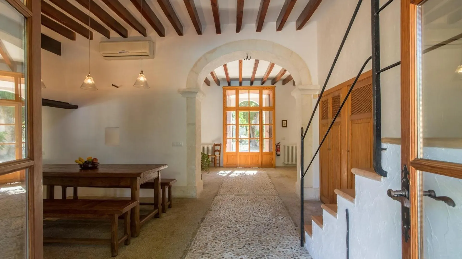 בוחר Charming Country House For 8 Adults
