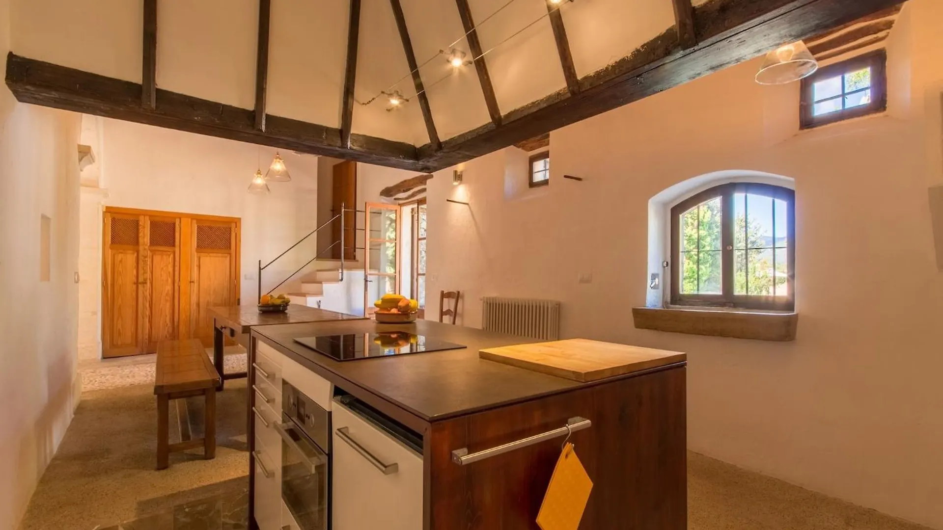 בוחר Charming Country House For 8 Adults